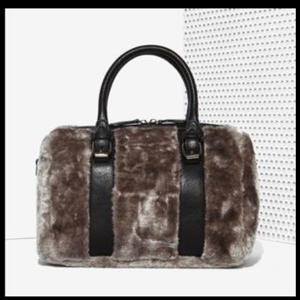 NWT Faux fur bucket bag